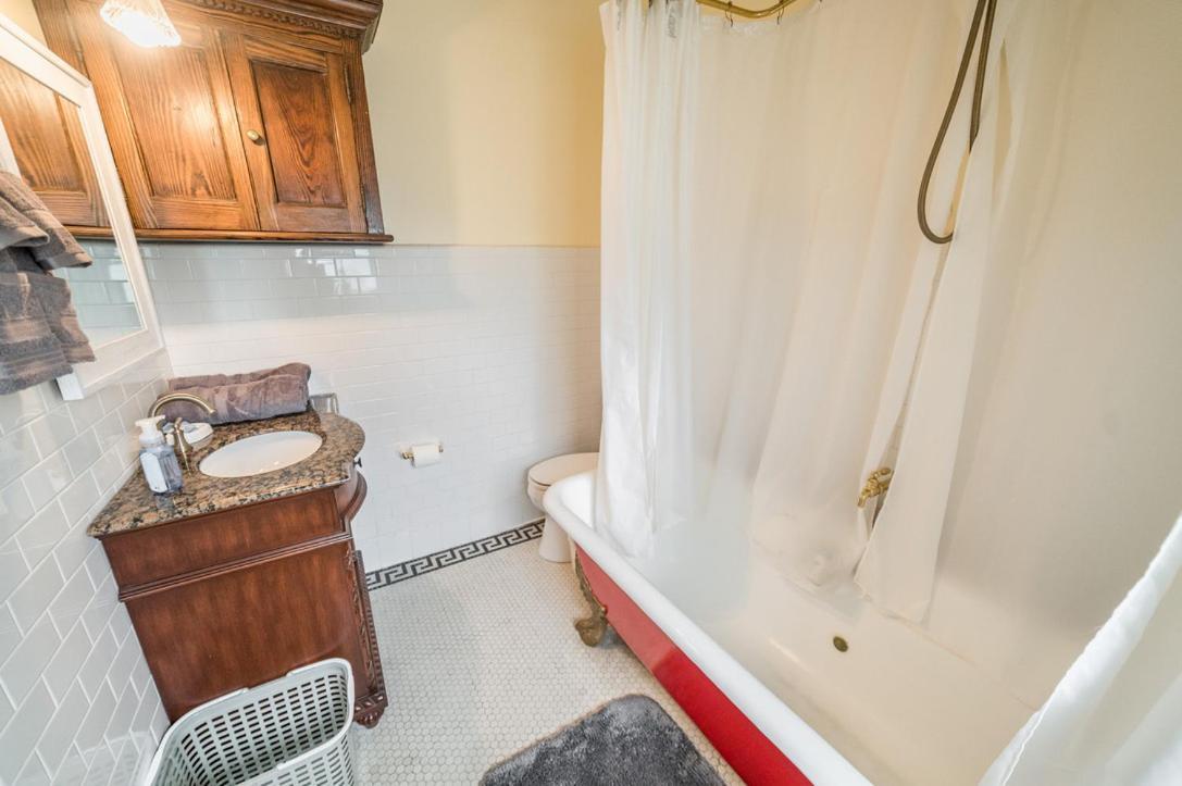 One Of These Nights - King Sized Bed - Sleeps 2 Hotel Lynchburg Buitenkant foto