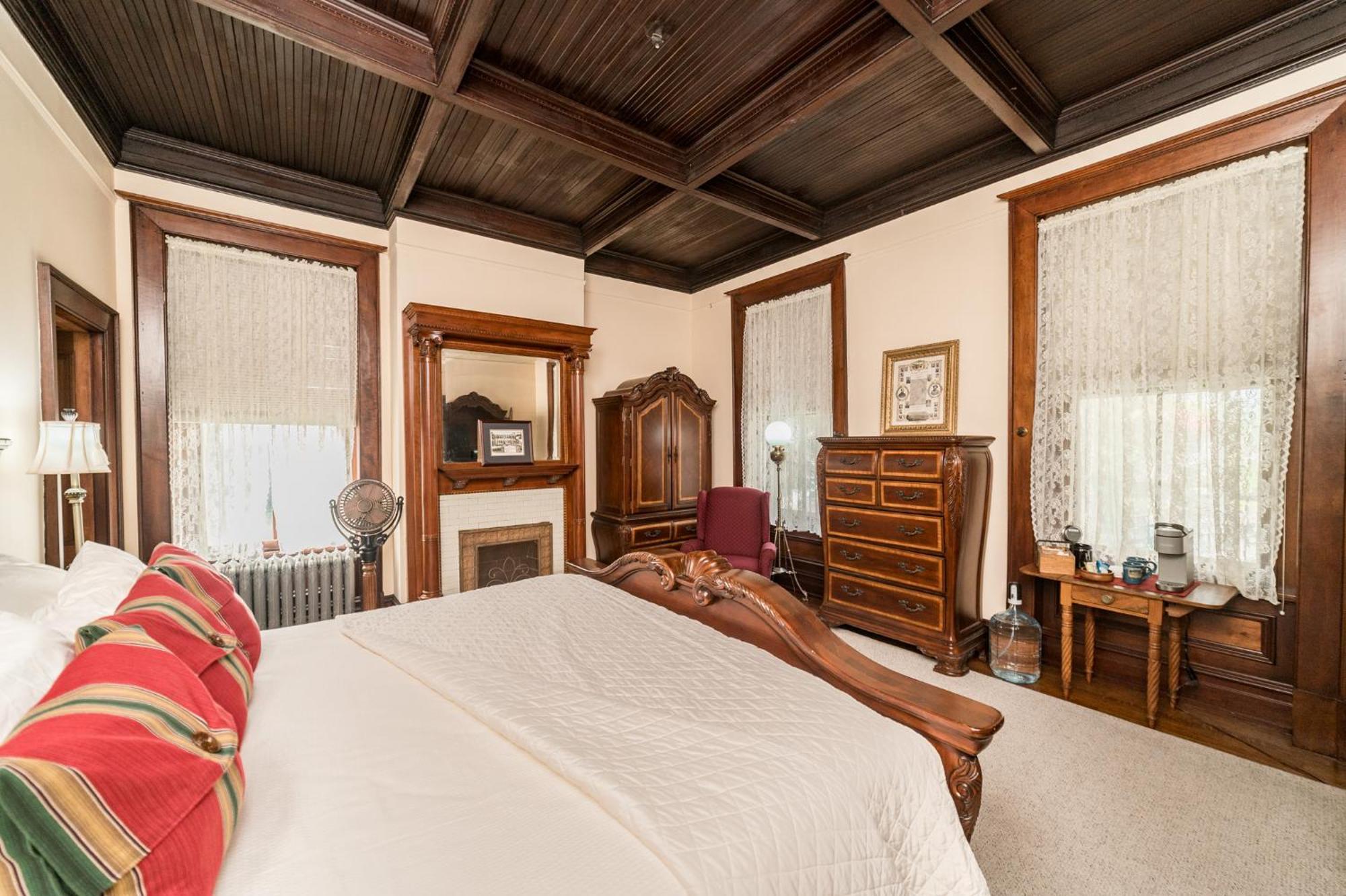 One Of These Nights - King Sized Bed - Sleeps 2 Hotel Lynchburg Buitenkant foto